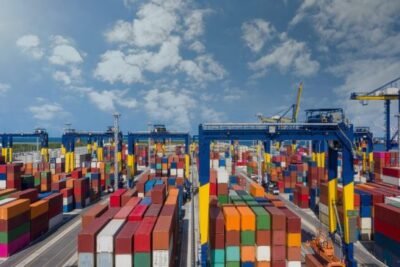 Imagen que representa y simboliza y refuerza el contenido de la noticia: Venas rotas en el comercio global y sus consecuencias