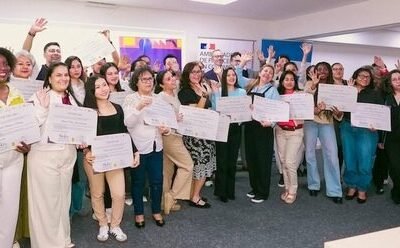 6 docentes viajarán a París para participar en un intercambio cultural en la lengua francesa Imagen que representa y simboliza y refuerza el contenido de la noticia: 6 docentes viajarán a París para participar en un intercambio cultural en la lengua francesa