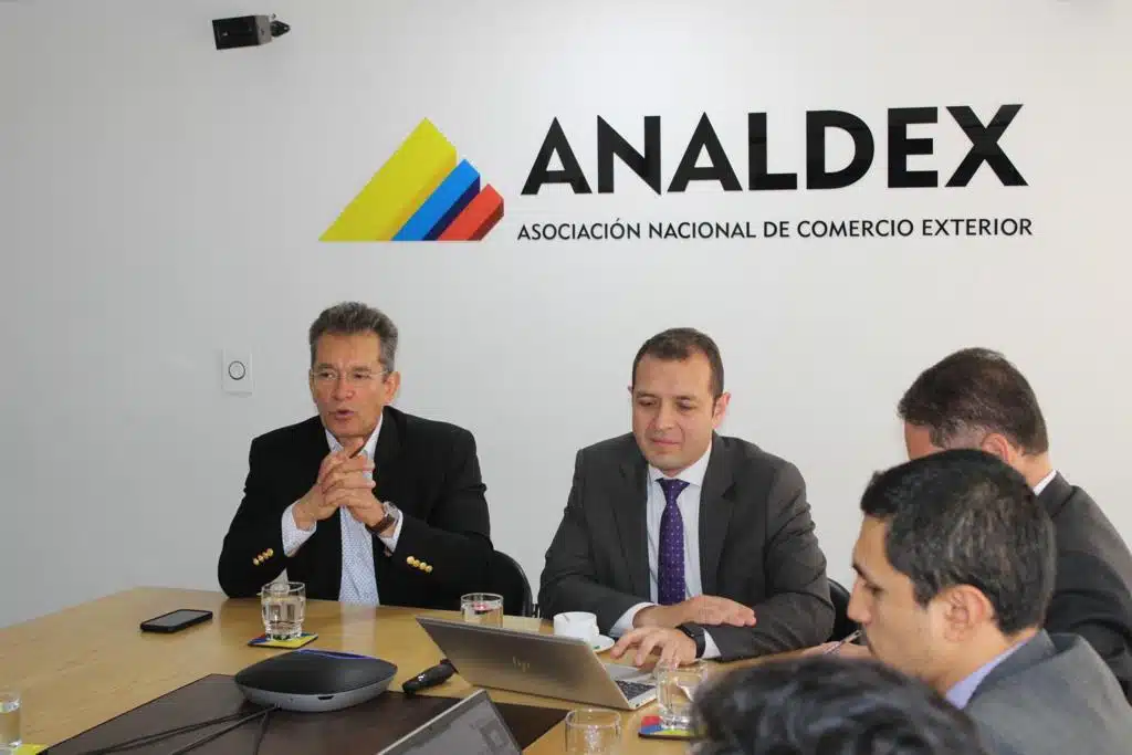 Imagen que representa y simboliza y refuerza el contenido de la noticia: Analdex propone alcanzar 100.000 millones de dólares en exportaciones