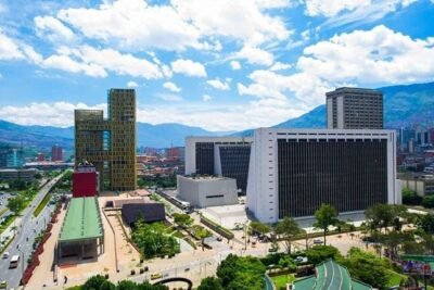 Compromisos con gremios de Antioquia sobre la inversión privada y carga impositiva Imagen que representa y simboliza y refuerza el contenido de la noticia: Compromisos con gremios de Antioquia sobre la inversión privada y carga impositiva
