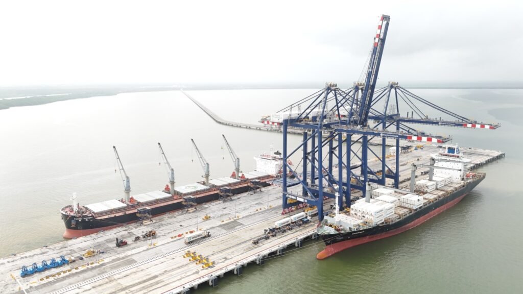 Éxito operativo de Puerto Antioquia y su confianza internacional Imagen que representa y simboliza y refuerza el contenido de la noticia: Éxito operativo de Puerto Antioquia y su confianza internacional