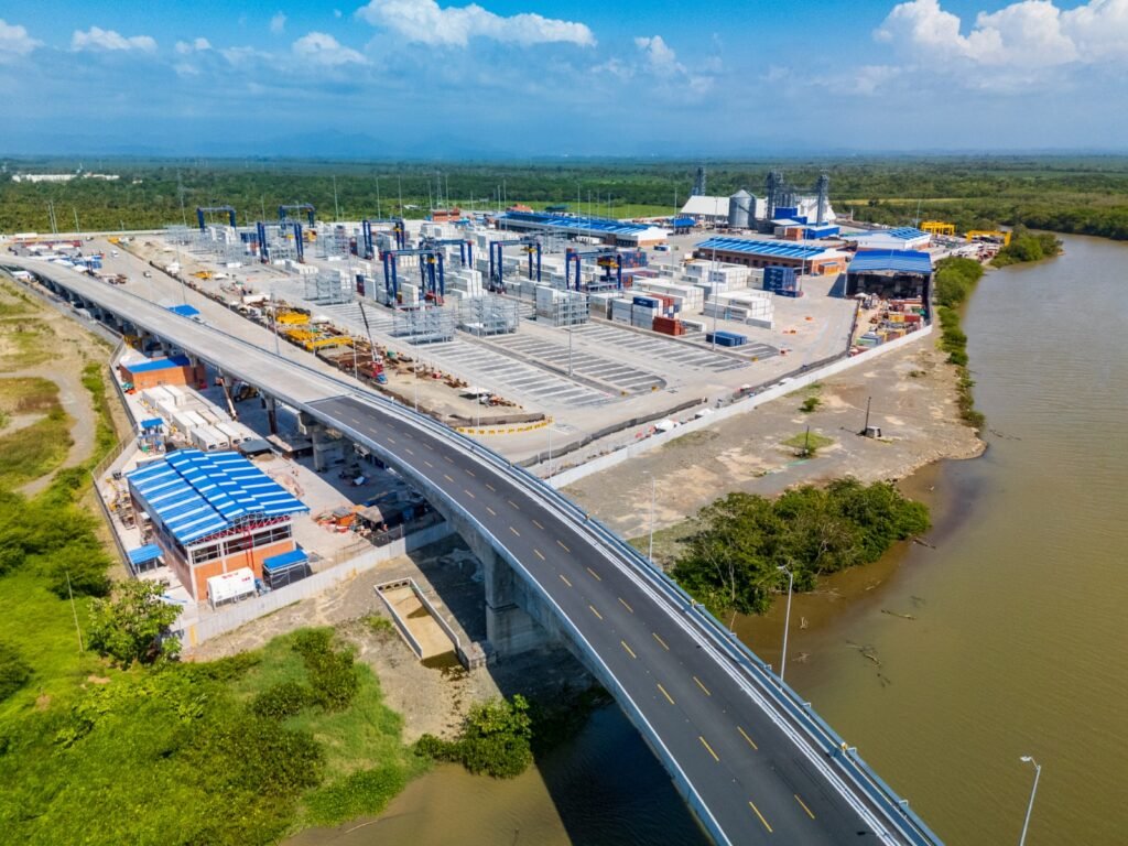 Éxito operativo de Puerto Antioquia y su confianza internacional Imagen que representa y simboliza y refuerza el contenido de la noticia: Éxito operativo de Puerto Antioquia y su confianza internacional