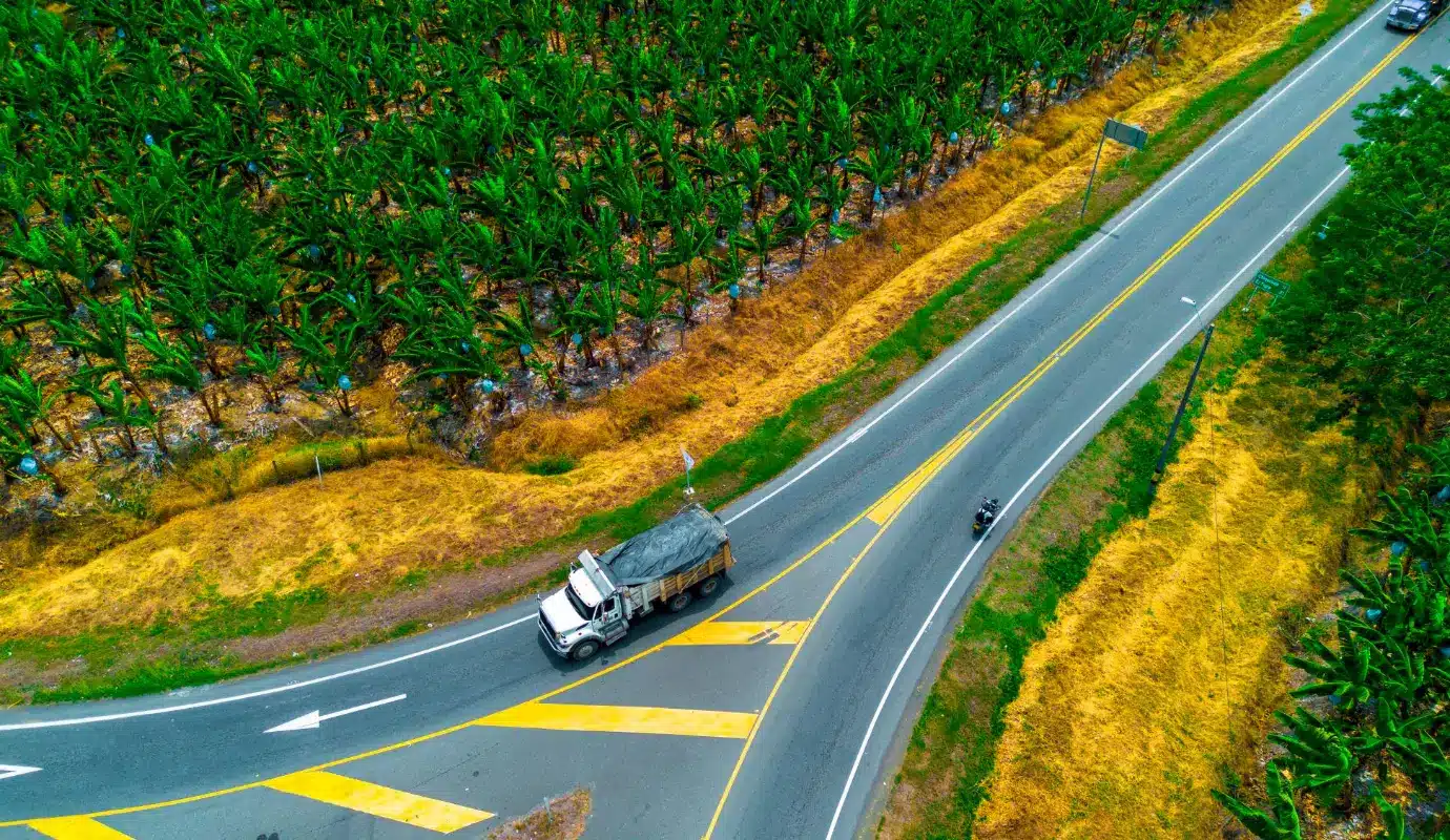 Imagen que representa y simboliza y refuerza el contenido de la noticia: Invías destina 8,7 billones para infraestructura en 14 departamentos