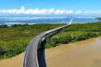 Imagen que representa y simboliza y refuerza el contenido de la noticia: La vía a Puerto Antioquia presenta dudas y no opera a plena capacidad