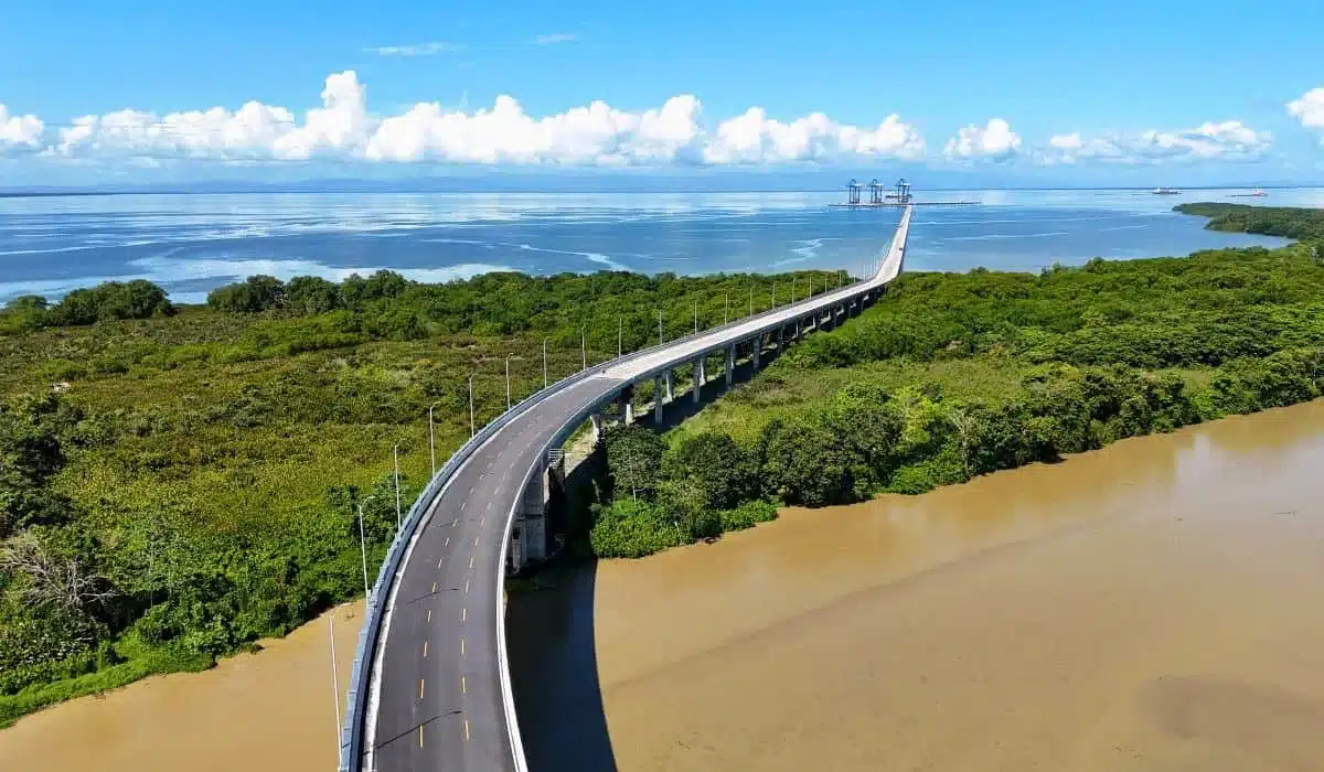 Imagen que representa y simboliza y refuerza el contenido de la noticia: La vía a Puerto Antioquia presenta dudas y no opera a plena capacidad