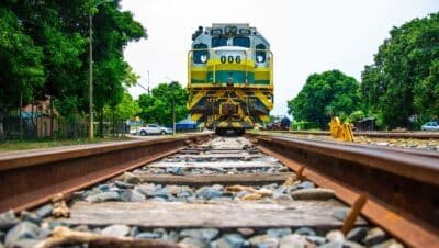 Imagen que representa y simboliza y refuerza el contenido de la noticia: Ministra de Transporte sobre reactivación ferroviaria en Colombia