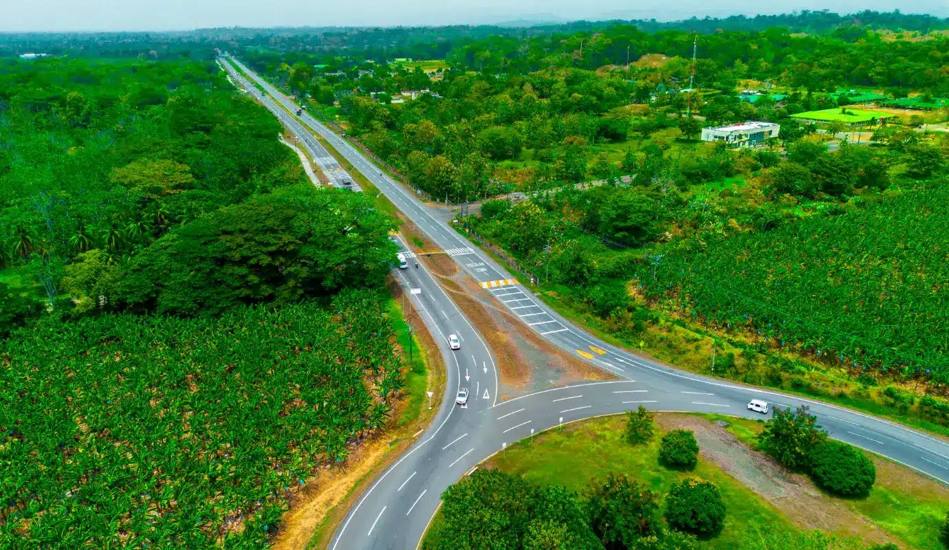 Imagen que representa y simboliza y refuerza el contenido de la noticia: Municipios de Antioquia más cerca gracias a nuevas vías rápidas
