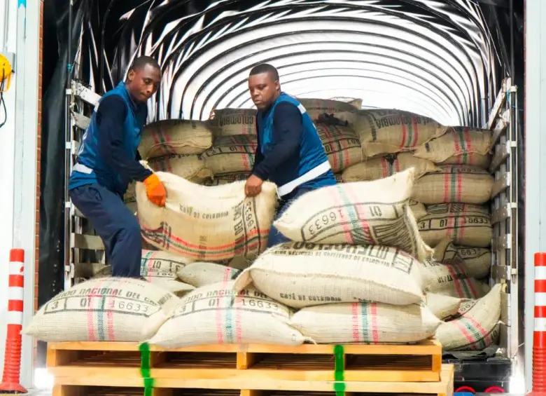 Puerto Antioquia despacha su primer cargamento de café al exterior Imagen que representa y simboliza y refuerza el contenido de la noticia: Puerto Antioquia despacha su primer cargamento de café al exterior