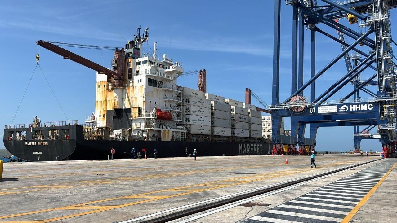 Imagen que representa y simboliza y refuerza el contenido de la noticia: Puerto Antioquia, puerto que ofrece ventajas y oportunidades