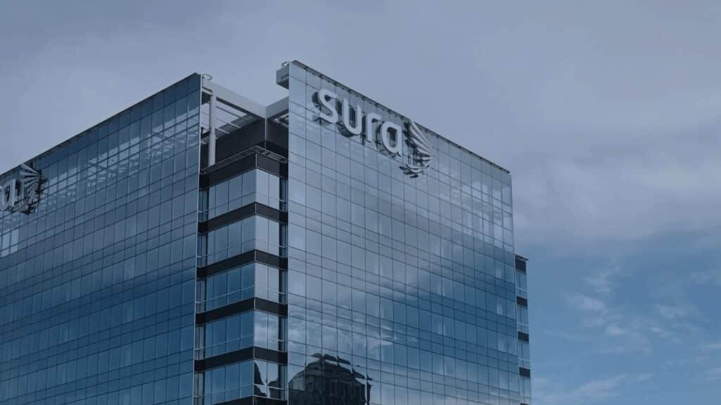 Seguros SURA apoya la educación de más de 3700 estudiantes en Antioquia Imagen que representa y simboliza y refuerza el contenido de la noticia: Seguros SURA apoya la educación de más de 3700 estudiantes en Antioquia