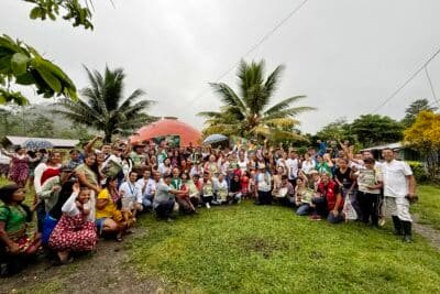 Colombia entrega 21 predios a la Comunidad de Paz de Apartadó Imagen que representa y simboliza y refuerza el contenido de la noticia: Colombia entrega 21 predios a la Comunidad de Paz de Apartadó
