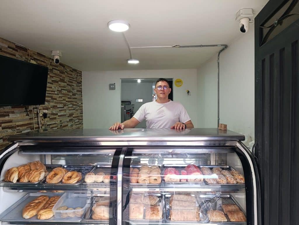 Comprar en la tienda del barrio también mueve la economía Imagen que representa y simboliza y refuerza el contenido de la noticia: Comprar en la tienda del barrio también mueve la economía