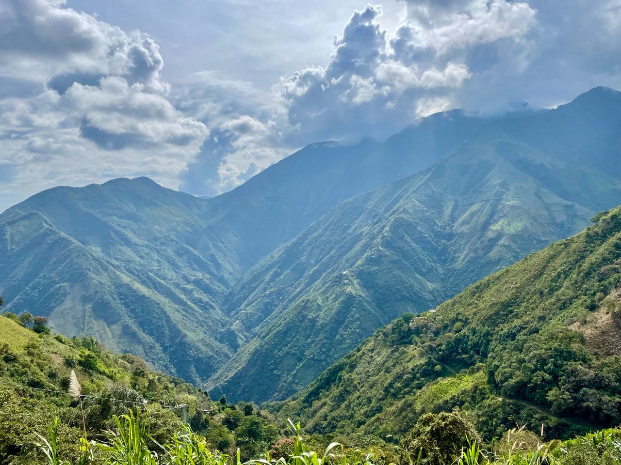 Imagen que representa y simboliza y refuerza el contenido de la noticia: Descubre Antioquia: pueblos, fiestas y naturaleza encantada
