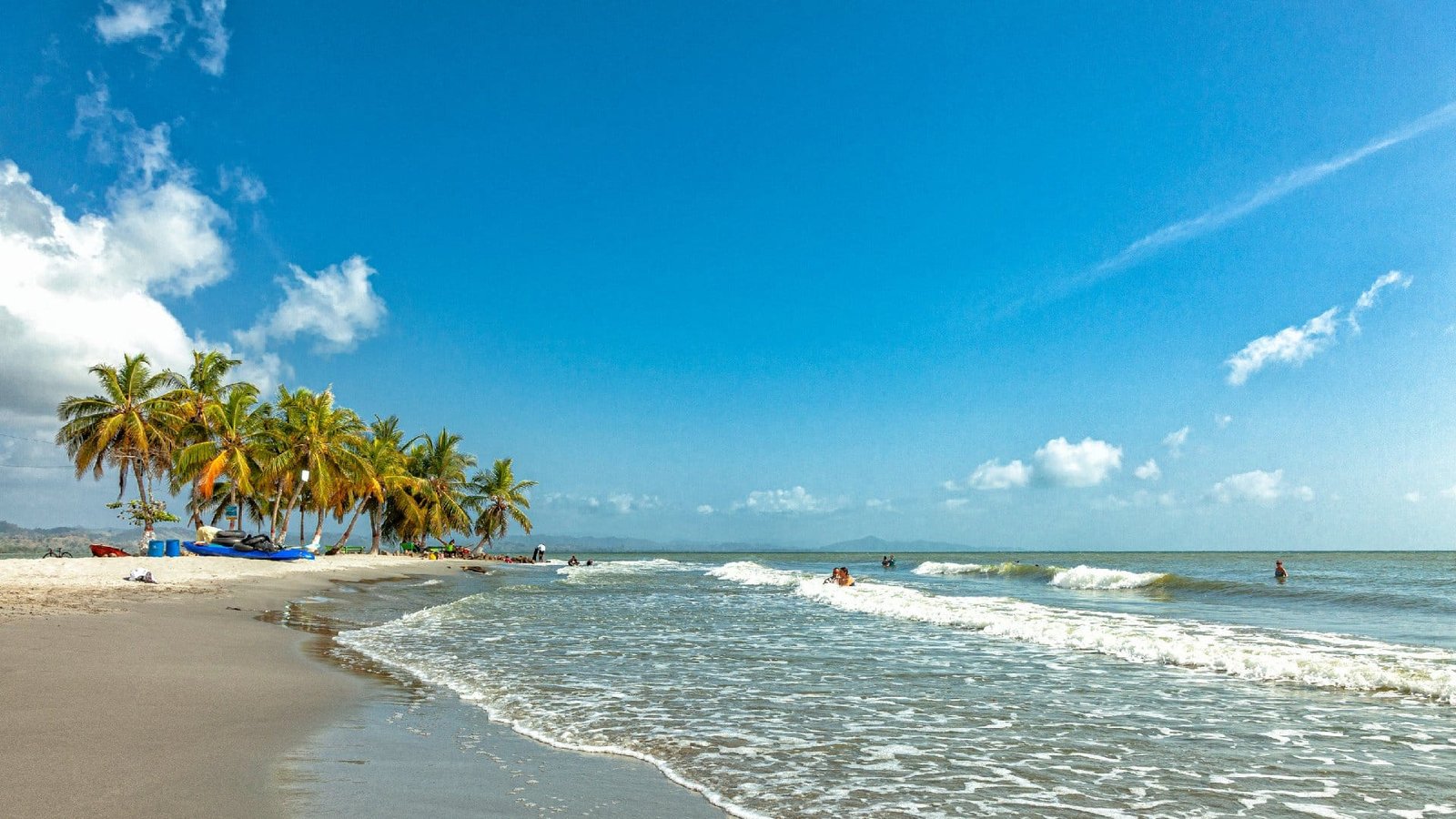 Imagen que representa y simboliza y refuerza el contenido de la noticia: Despertar turístico en Necoclí con 32 negocios en Urabá antioqueño