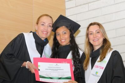 Imagen que representa y simboliza y refuerza el contenido de la noticia: Gobernación de Antioquia y Fundación Juanfe capacitan a madres jóvenes de Urabá