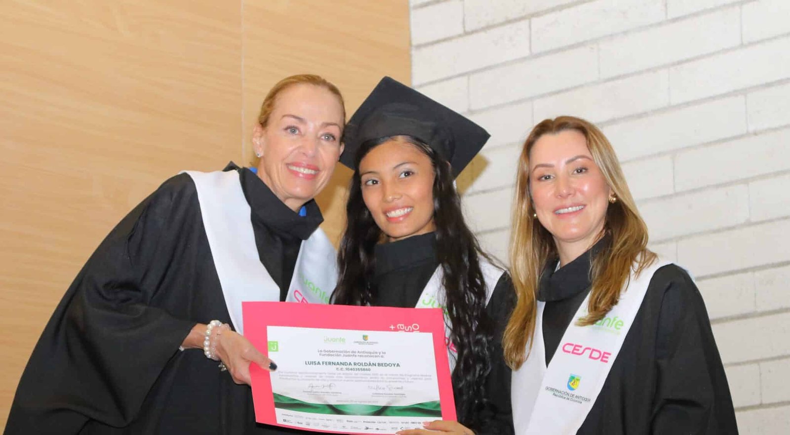 Imagen que representa y simboliza y refuerza el contenido de la noticia: Gobernación de Antioquia y Fundación Juanfe capacitan a madres jóvenes de Urabá