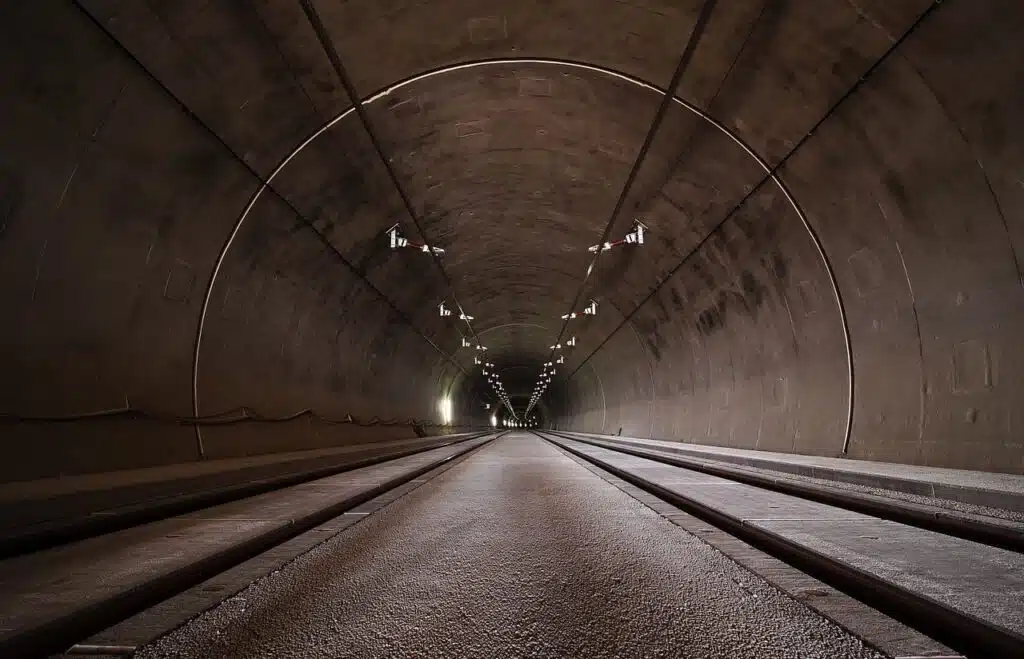 Imagen que representa y simboliza y refuerza el contenido de la noticia: El túnel del Toyo se terminará antes de lo esperado, se acuerda entrega