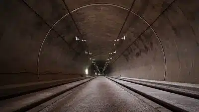 Imagen que representa y simboliza y refuerza el contenido de la noticia: El túnel del Toyo se terminará antes de lo esperado, se acuerda entrega