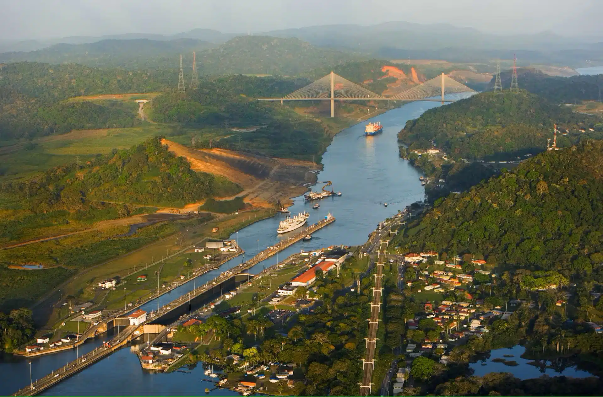 Imagen que representa y simboliza y refuerza el contenido de la noticia: Gobiernos previos y propuestas del canal interoceánico en Chocó