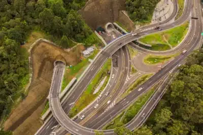 Macroproyectos de infraestructura en Colombia y su inversión de $150 billones Inversión de $150 billones en macroproyectos de infraestructura en Colombia