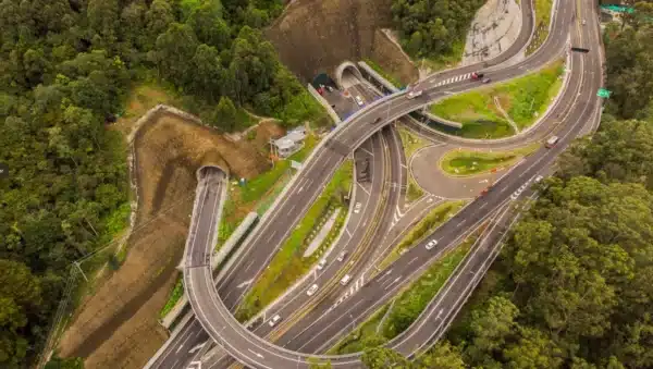 Imagen que representa y simboliza y refuerza el contenido de la noticia: Macroproyectos de infraestructura en Colombia y su inversión de $150 billones