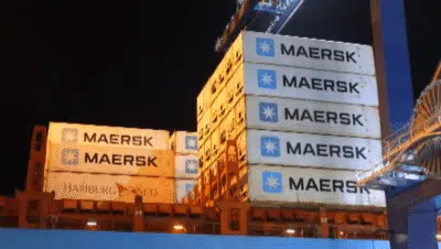 Imagen que representa y simboliza y refuerza el contenido de la noticia: Maersk actualiza cargos por manejo de terminales en rutas Colombia octubre 2026