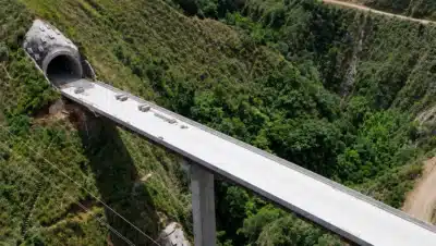 Imagen que representa y simboliza y refuerza el contenido de la noticia: Túnel de 10 kilómetros: el más largo de América Latina