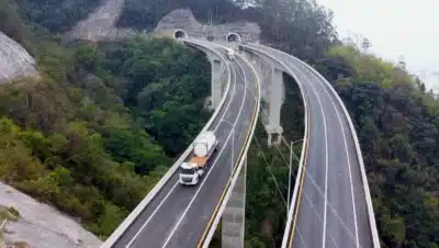 Imagen que representa y simboliza Comfama Urabá y refuerza el contenido de la noticia: Túnel del Toyo, vías a Puerto Antioquia y acueducto: lo que prometió el Gobierno en Urabá